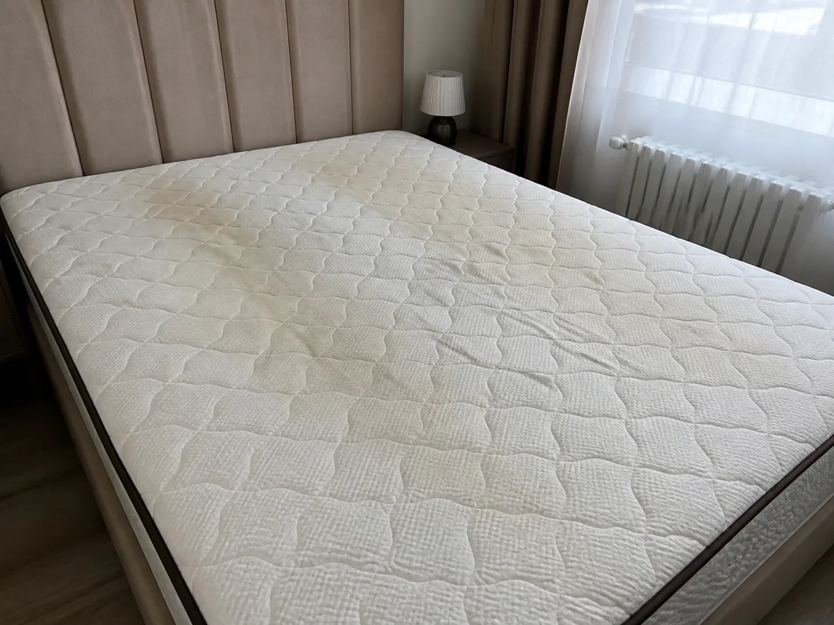 Химчистка матраса 140х200 см в СПб до обработки, формат 140x200